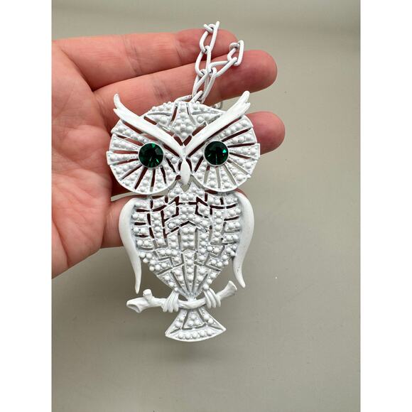 Vintage White Horned Owl with Emerald Rhinestone Eyes Pendant Necklace - Picture 7 of 7